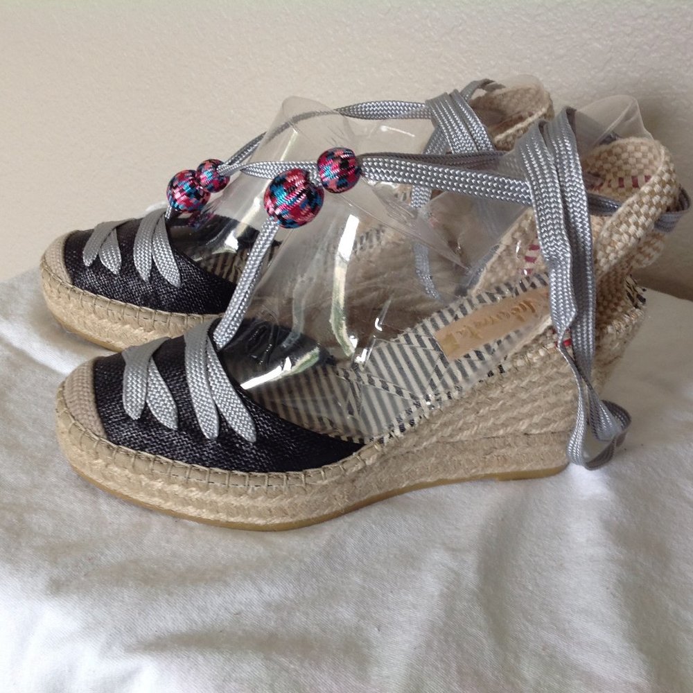 Almost New Vidoretta black fabric wedge espadrille 9